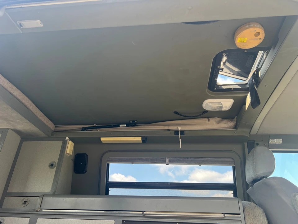 1995 Volkswagen EuroVan - Image 11 of 13