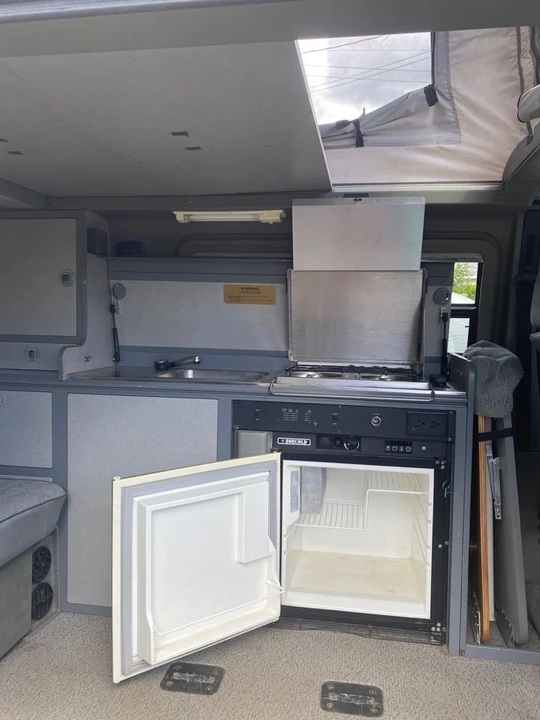 1995 Volkswagen EuroVan - Image 8 of 16