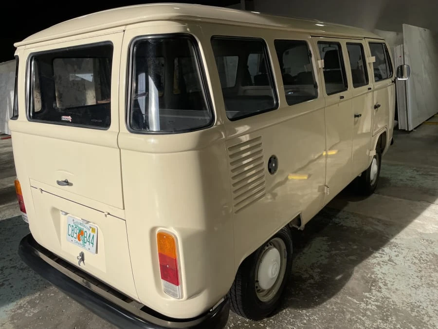 1995 Volkswagen Bay-Window Bus - Image 10 of 18
