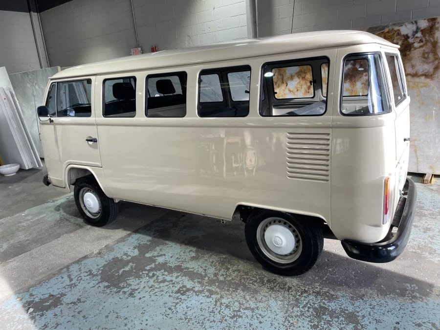 1995 Volkswagen Bay-Window Bus - Image 8 of 18