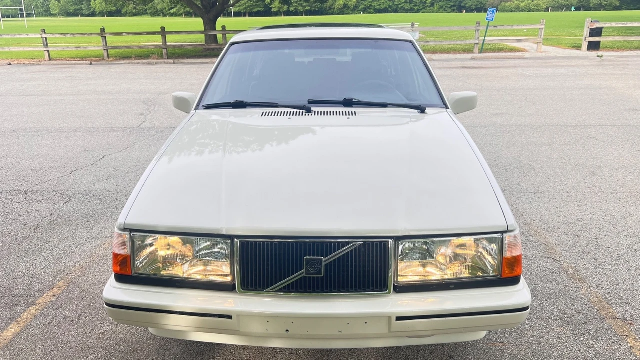 1995 Volvo 940 - Image 2 of 31