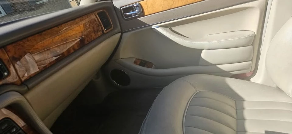 1995 Jaguar X300 XJ - Image 5 of 8