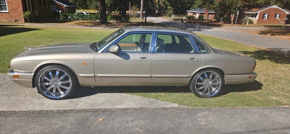 1995 Jaguar X300 XJ - Image 2 of 8