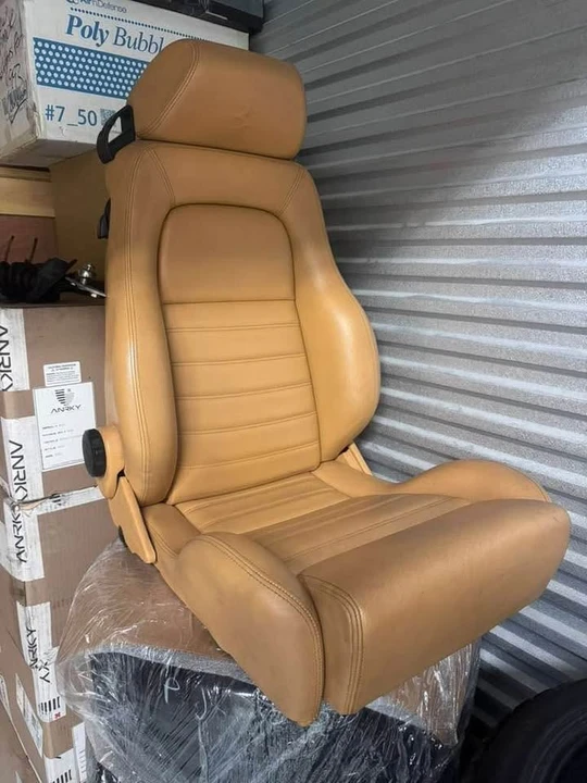 1995 Parts & Memorabilia Seats & Interior - Image 2 of 6