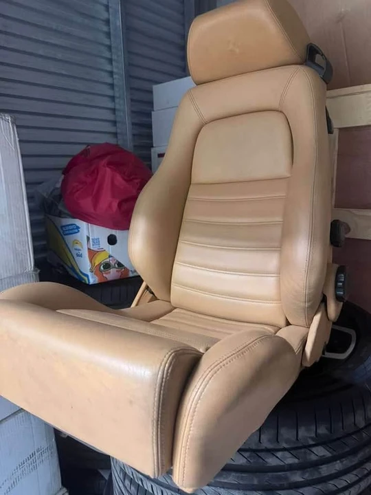 1995 Parts & Memorabilia Seats & Interior - Image 4 of 6
