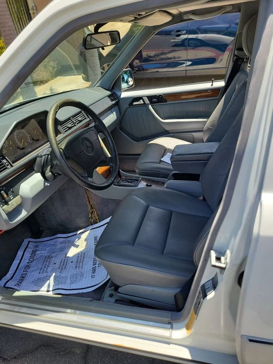 1995 Mercedes-Benz W124 E-Class - Image 11 of 11