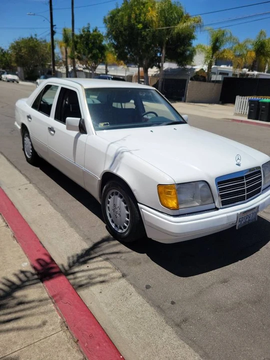 1995 Mercedes-Benz W124 E-Class - Image 2 of 11
