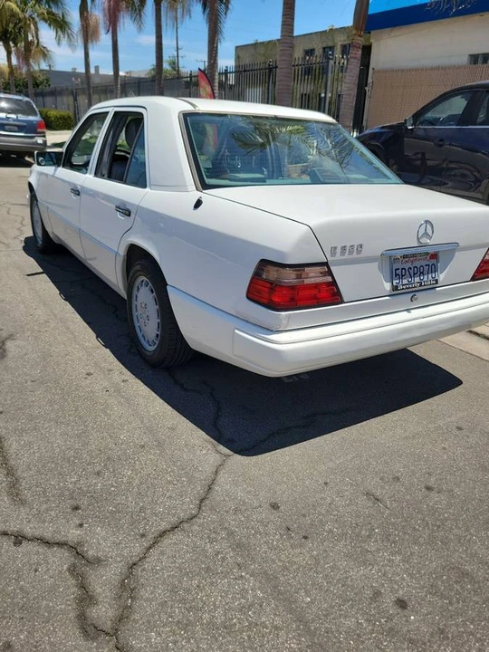 1995 Mercedes-Benz W124 E-Class - Image 9 of 11