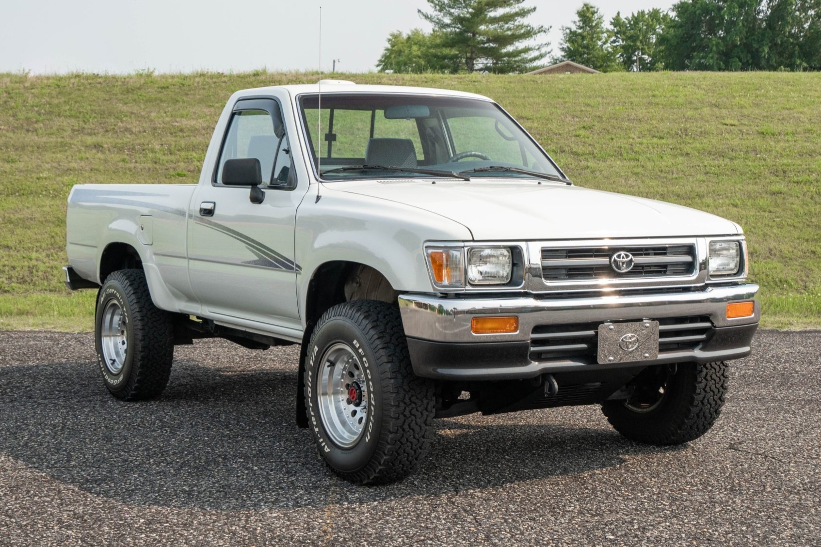 1995 Toyota Pickup DX 4×4 5-Speed