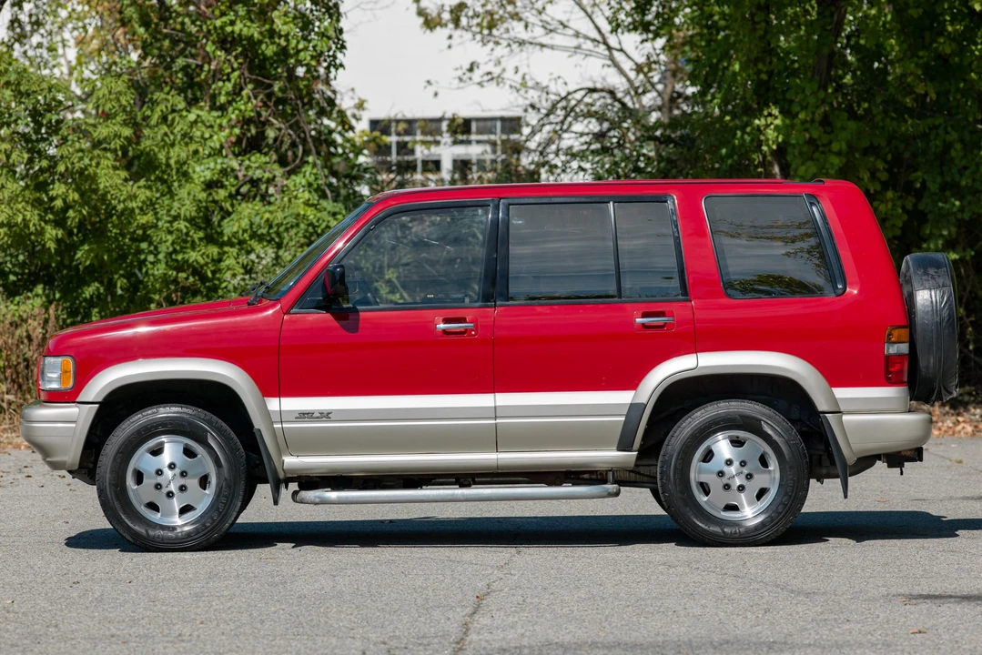 1996 Isuzu Trooper - Image 8 of 31