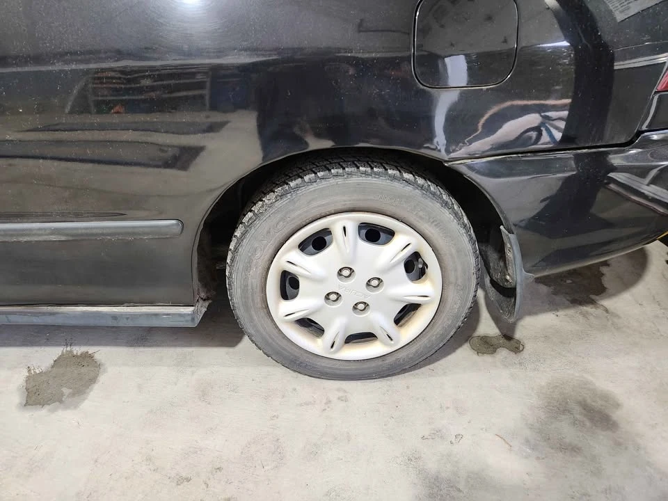 1996 Acura Integra 3rd Gen - Image 2 of 11