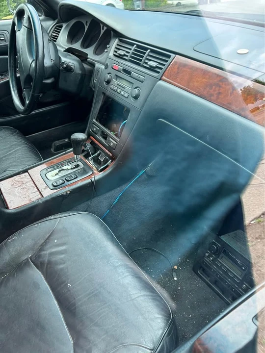 1996 Acura RL 1st Gen - Image 9 of 11