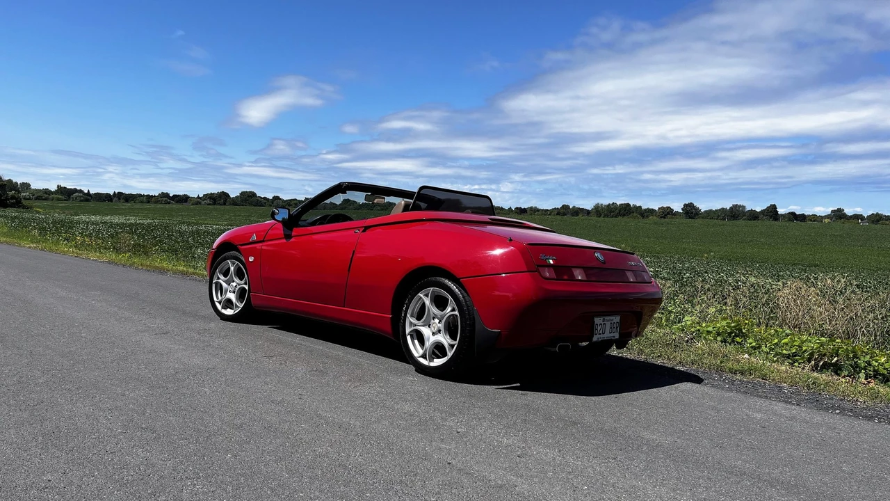 1996 Alfa Romeo 916 GTV & Spider - Image 11 of 31