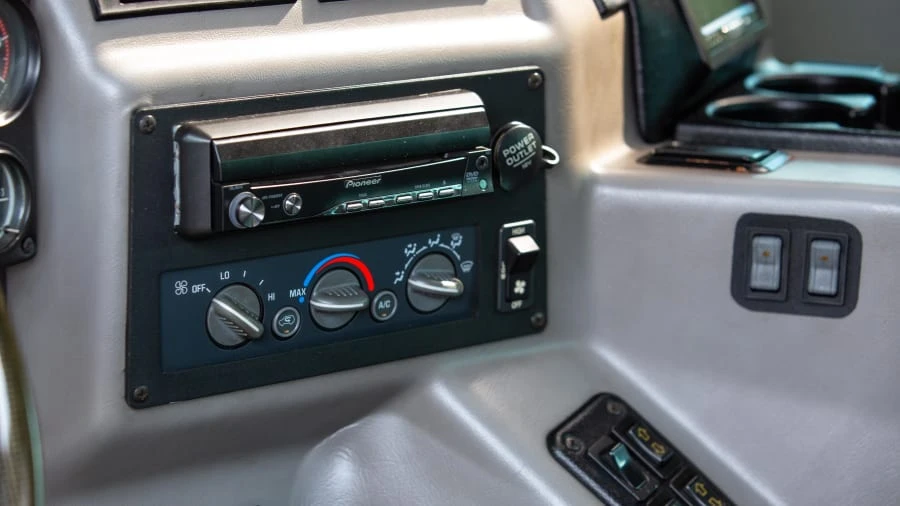1996 AM General Hummer - Image 9 of 20