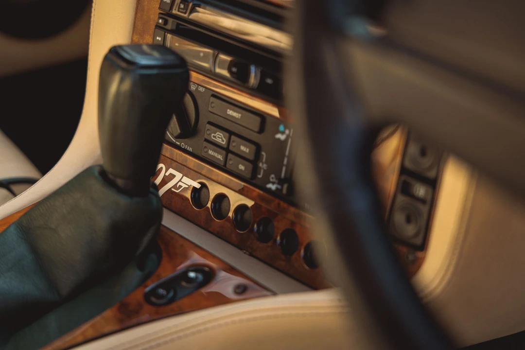 1996 Aston Martin V8 Coupe - Image 17 of 31