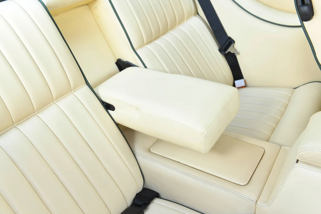 1996 Aston Martin V8 Coupe - Image 26 of 31