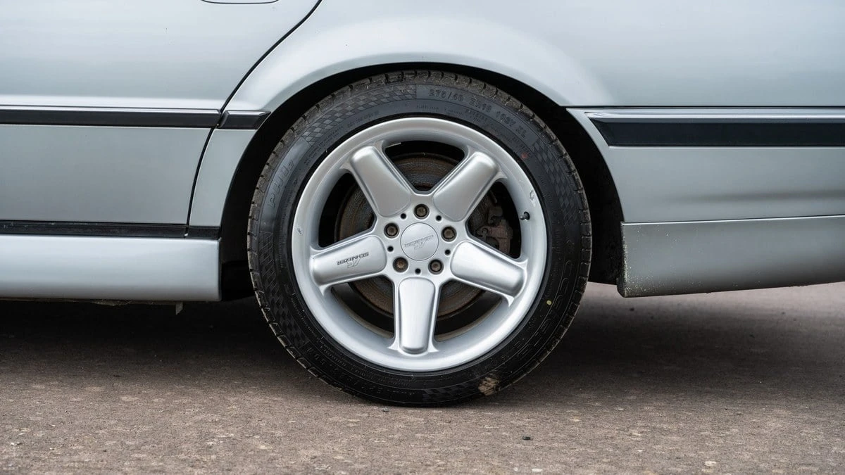 1996 BMW E38 750i & 750iL Sedan - Image 9 of 30