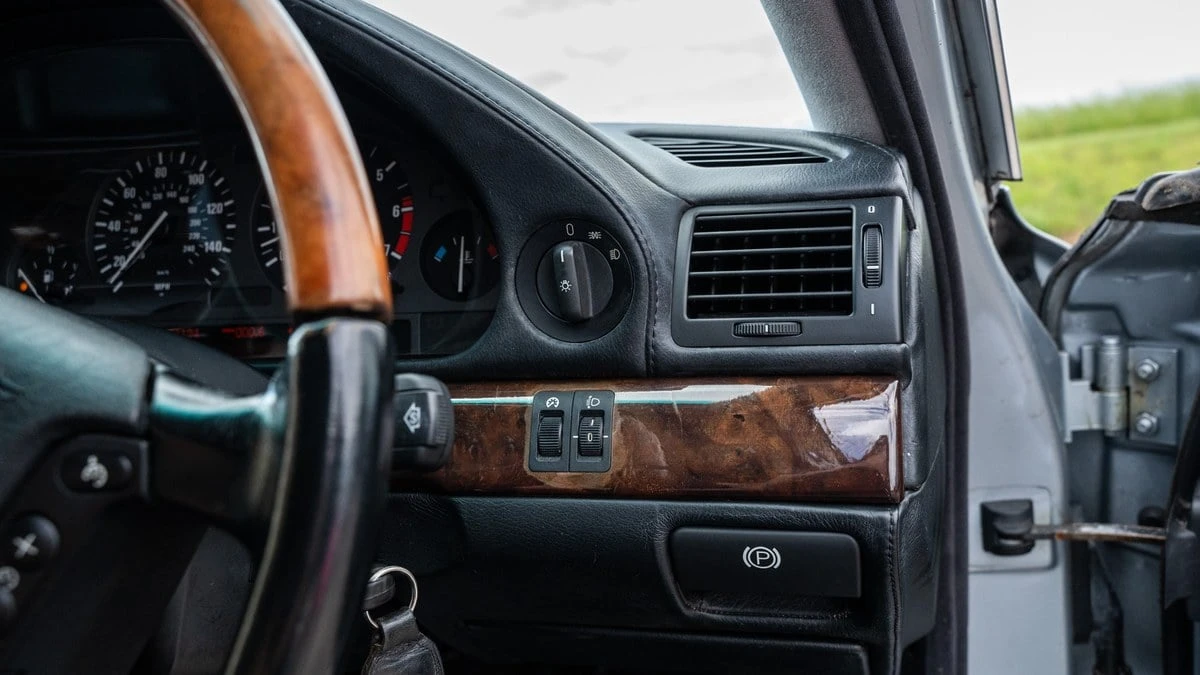 1996 BMW E38 750i & 750iL Sedan - Image 21 of 30