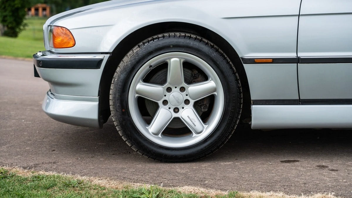 1996 BMW E38 750i & 750iL Sedan - Image 10 of 30