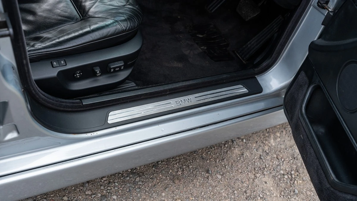 1996 BMW E38 750i & 750iL Sedan - Image 17 of 30