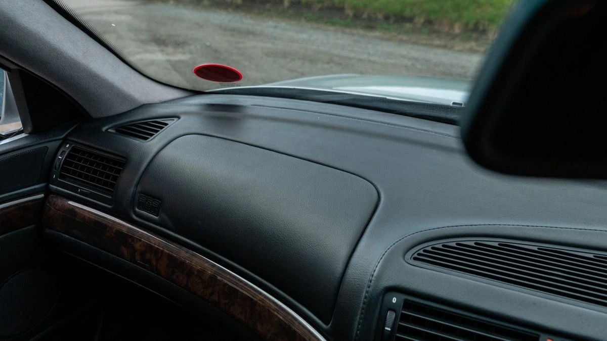1996 BMW E38 750i & 750iL Sedan - Image 29 of 30