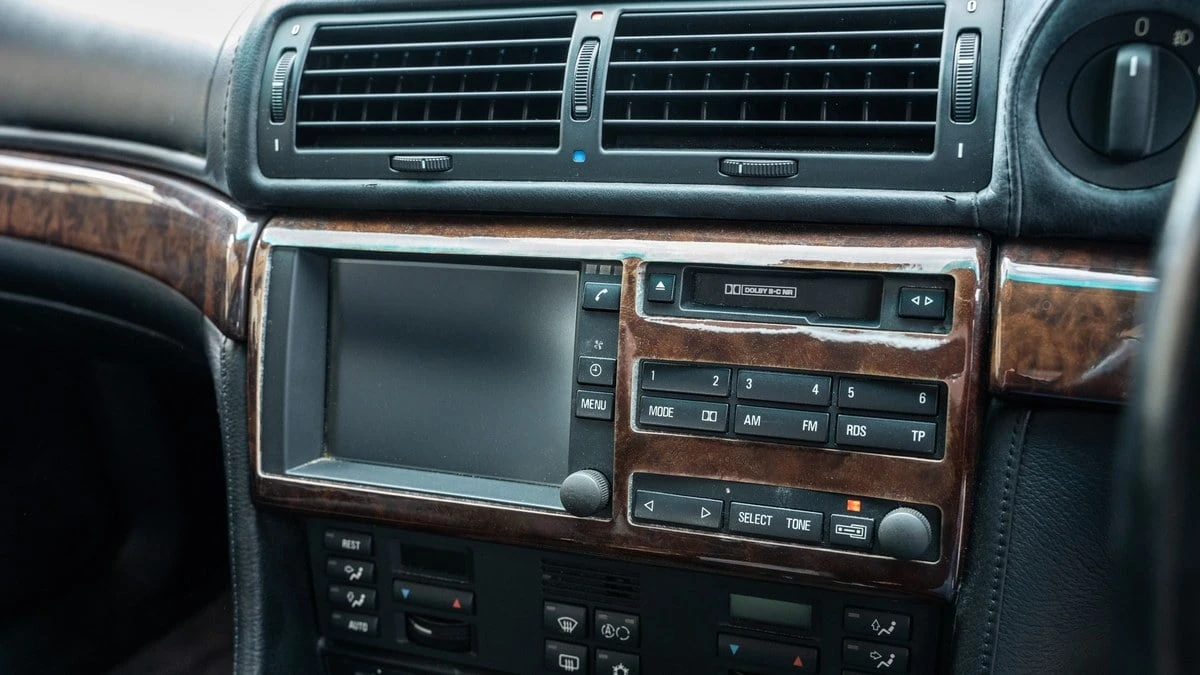 1996 BMW E38 750i & 750iL Sedan - Image 24 of 30