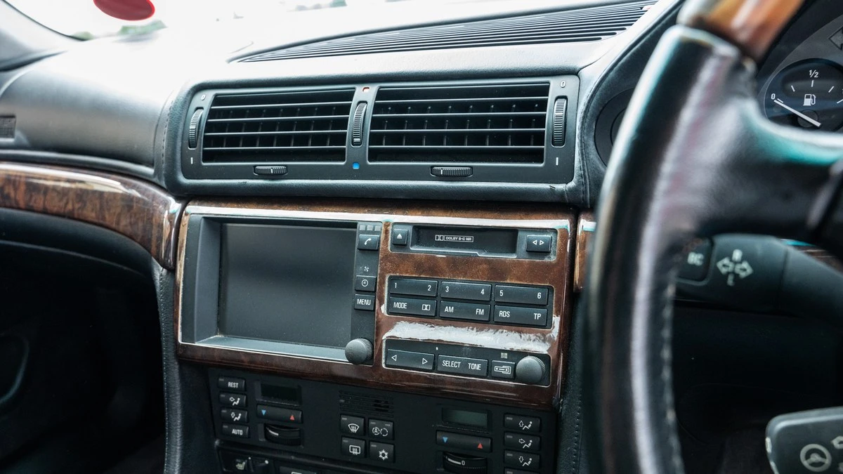 1996 BMW E38 750i & 750iL Sedan - Image 26 of 30