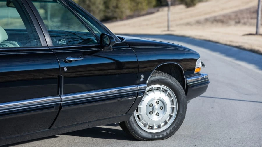 1996 Buick Park Avenue - Image 9 of 12