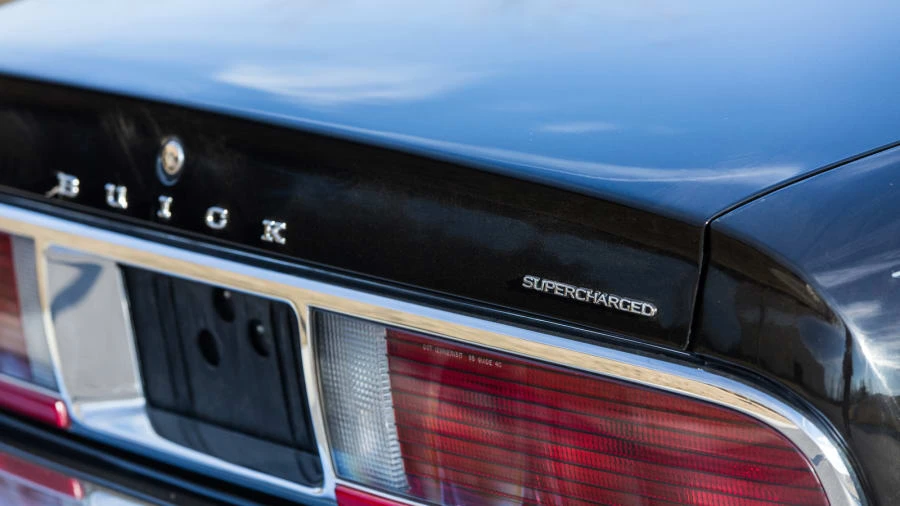 1996 Buick Park Avenue - Image 10 of 12