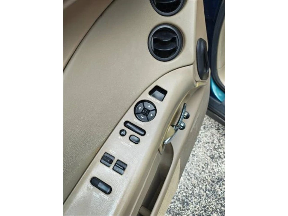 1996 Buick Riviera 8th Gen - Image 8 of 20