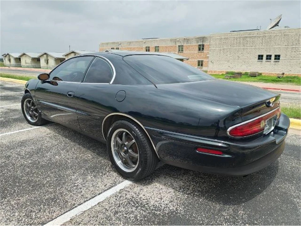 1996 Buick Riviera 8th Gen - Image 17 of 20