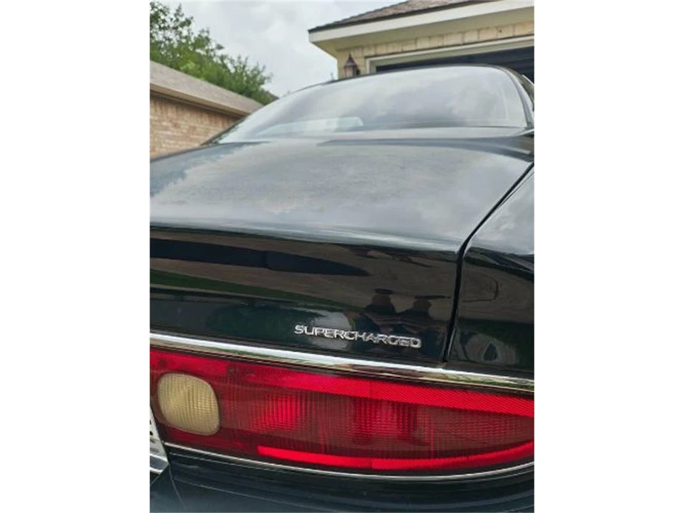 1996 Buick Riviera 8th Gen - Image 9 of 20