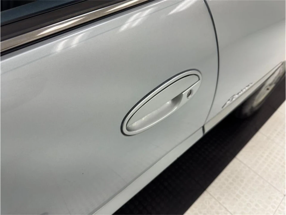 1996 Buick Riviera 8th Gen - Image 16 of 31