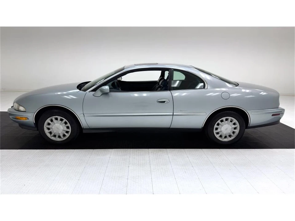 1996 Buick Riviera 8th Gen - Image 2 of 31