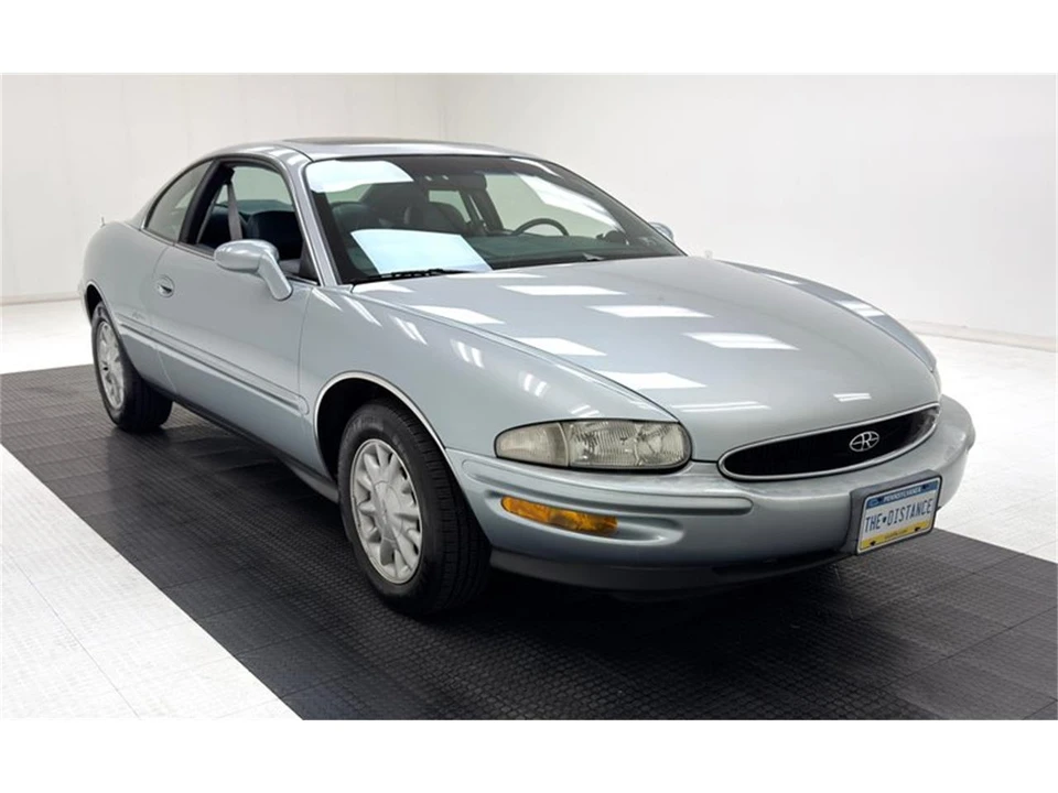 1996 Buick Riviera 8th Gen - Image 7 of 31