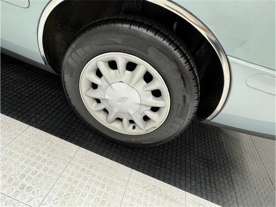 1996 Buick Riviera 8th Gen - Image 19 of 31
