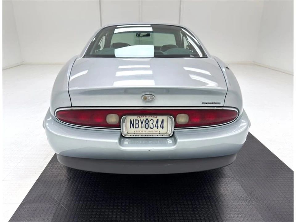 1996 Buick Riviera 8th Gen - Image 4 of 31