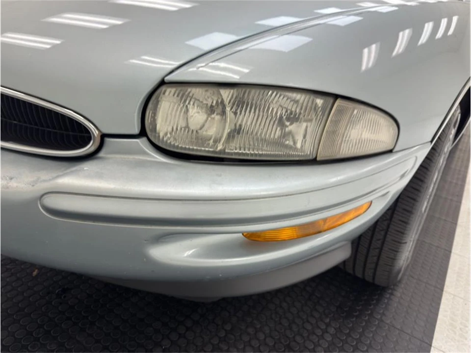 1996 Buick Riviera 8th Gen - Image 10 of 31