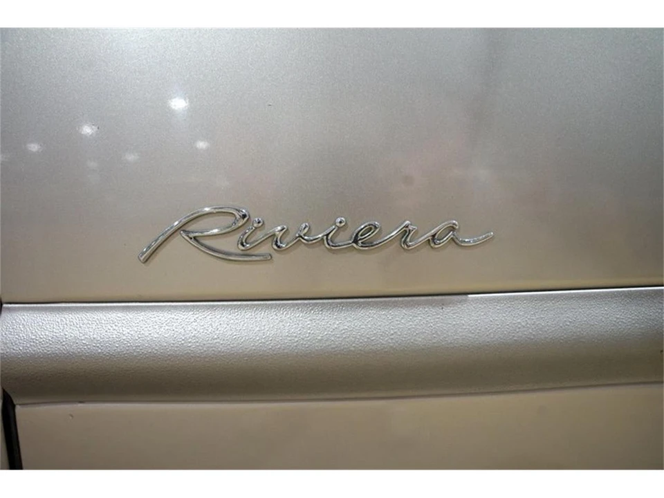 1996 Buick Riviera 8th Gen - Image 22 of 31
