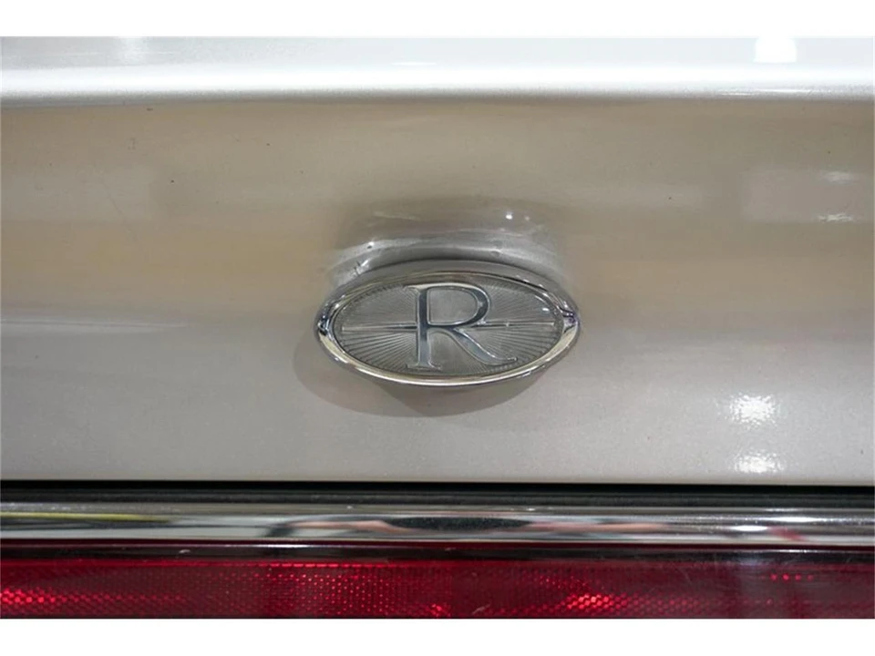 1996 Buick Riviera 8th Gen - Image 23 of 31