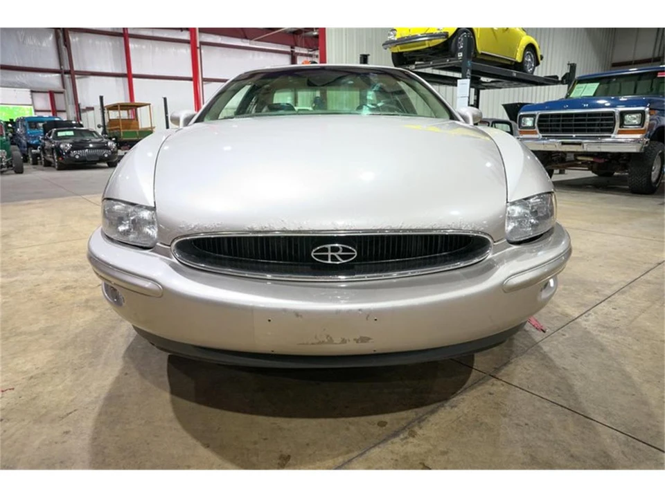 1996 Buick Riviera 8th Gen - Image 13 of 31