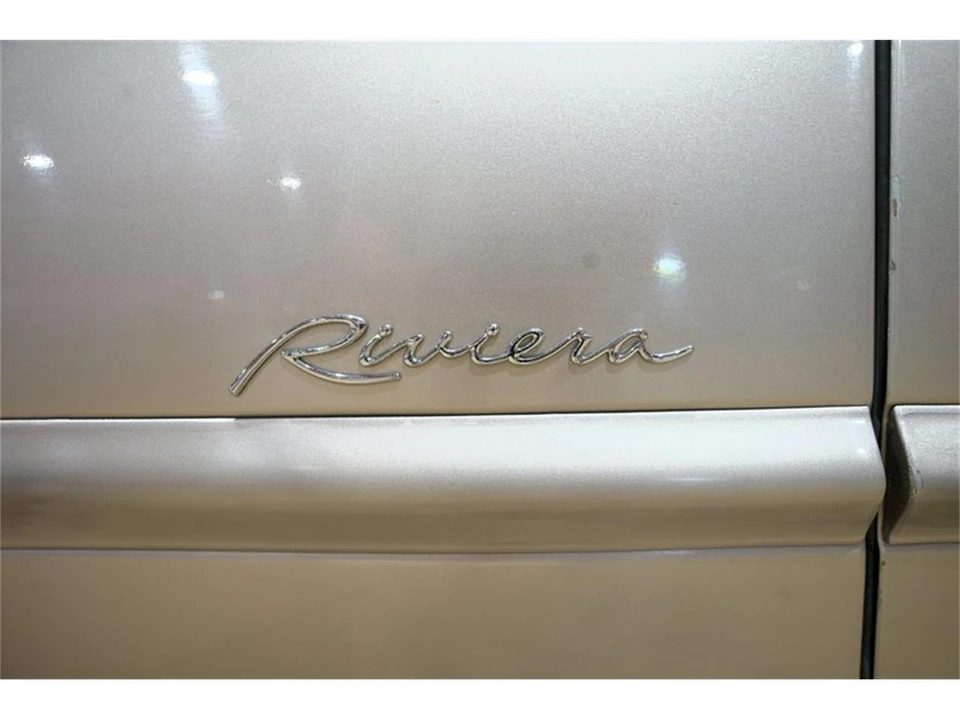 1996 Buick Riviera 8th Gen - Image 25 of 31