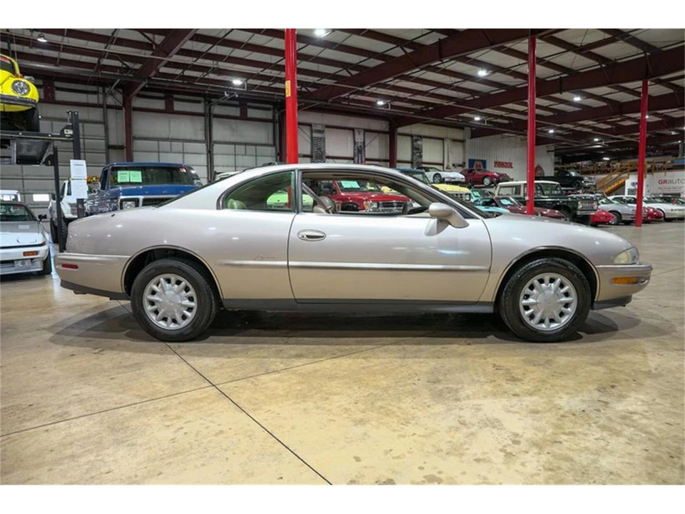 1996 Buick Riviera 8th Gen - Image 10 of 31