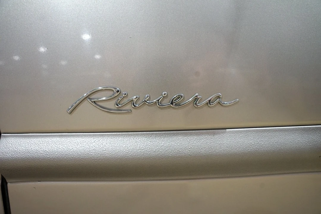 1996 Buick Riviera 8th Gen - Image 21 of 31