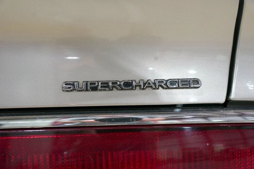 1996 Buick Riviera 8th Gen - Image 23 of 31