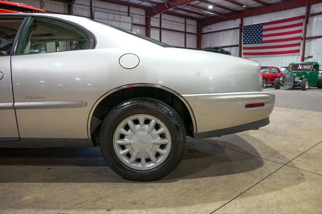 1996 Buick Riviera 8th Gen - Image 5 of 31