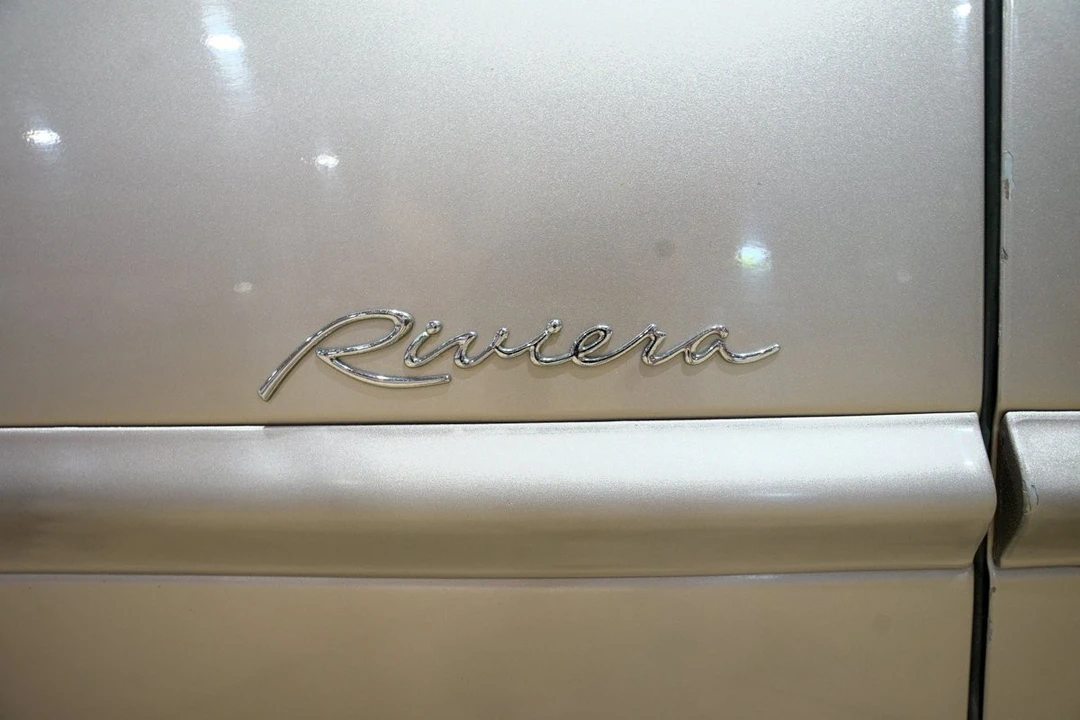 1996 Buick Riviera 8th Gen - Image 24 of 31