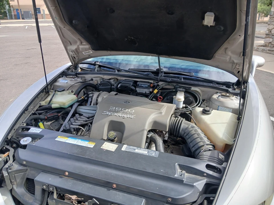 1996 Buick Riviera 8th Gen - Image 17 of 29