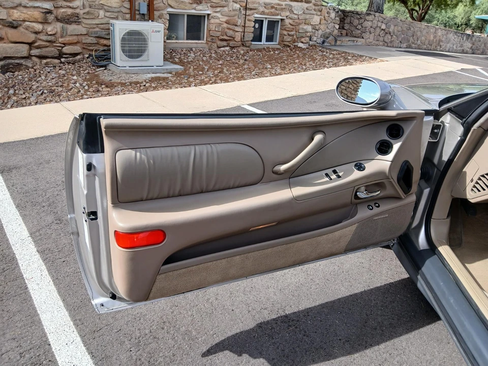 1996 Buick Riviera 8th Gen - Image 23 of 29