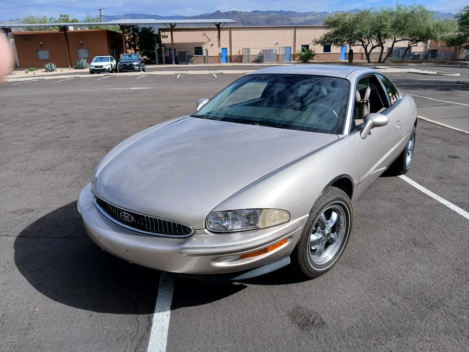 1996 Buick Riviera 8th Gen - Image 5 of 29
